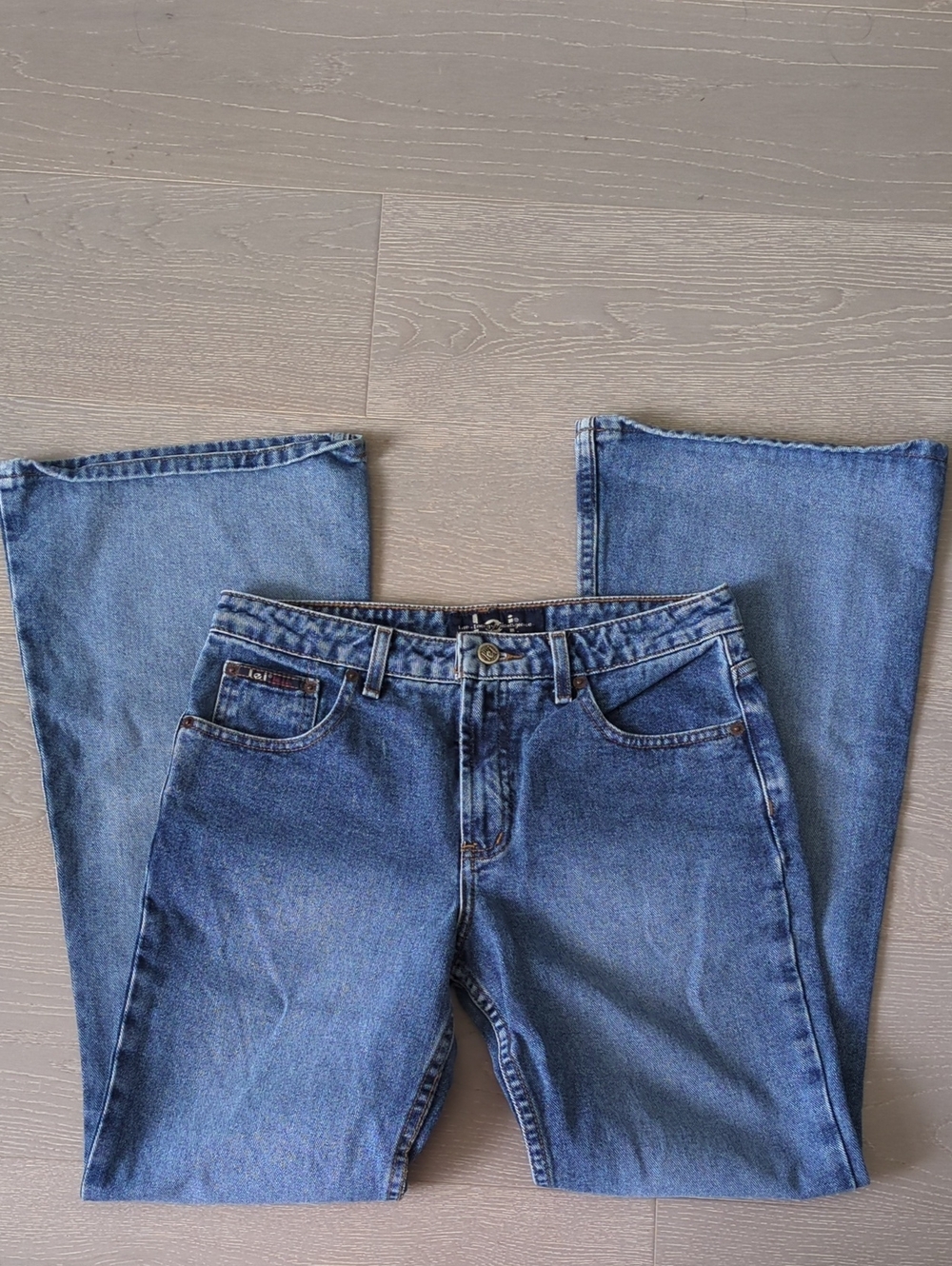 l.e.i Vintage Women's Flare Jeans in Blue Denim